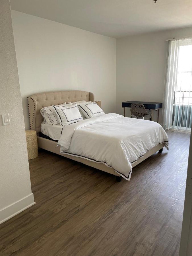Villa Marina - Modern & Immaculate, Spacious, Gated Condo With Fireplace Pool, Gym, 2 Master Bedrooms ลอสแอนเจลิส ภายนอก รูปภาพ