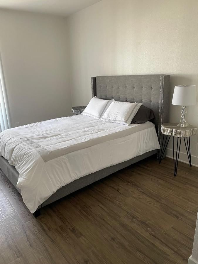 Villa Marina - Modern & Immaculate, Spacious, Gated Condo With Fireplace Pool, Gym, 2 Master Bedrooms ลอสแอนเจลิส ภายนอก รูปภาพ